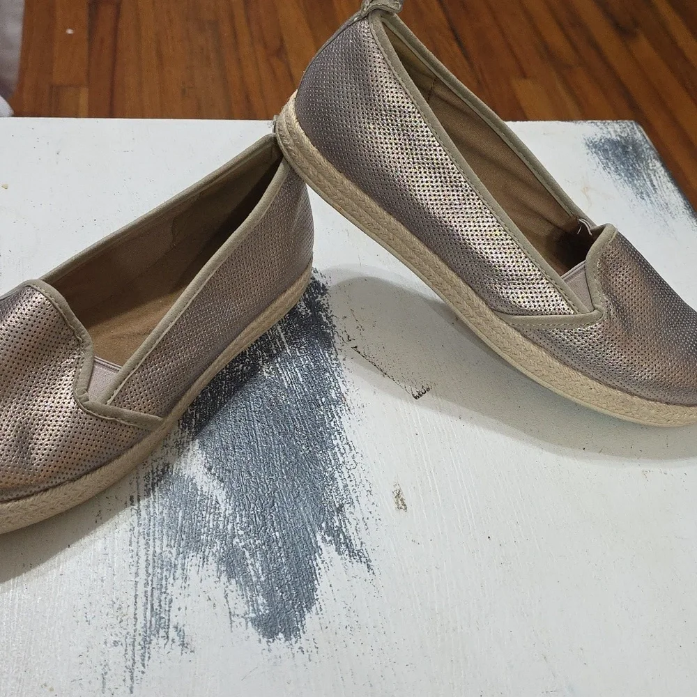 Clarks Women's Goldish Metallic Espadrille Slip-Ons Cushioned‎ Size 12 GUC